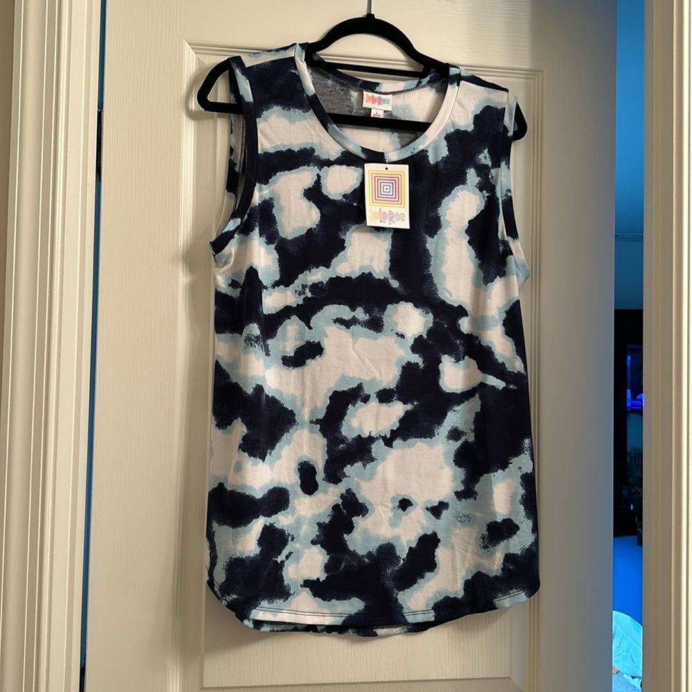 L sleeveless top NWT